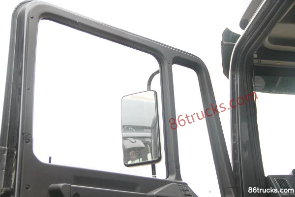 Sinotruk HOKA H7 Heavy Truck 380hp 6X4(10 wheels) LNG Tractor Truck Cab (1) | 86Trucks