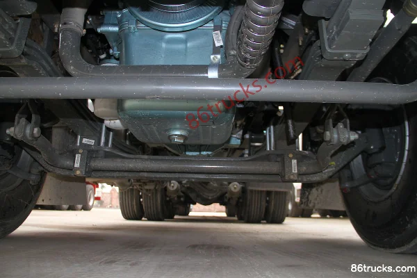 Sinotruk HOKA H7 Heavy Truck 380hp 6X4(10 wheels) LNG Tractor Truck Chassis (1) | 86Trucks