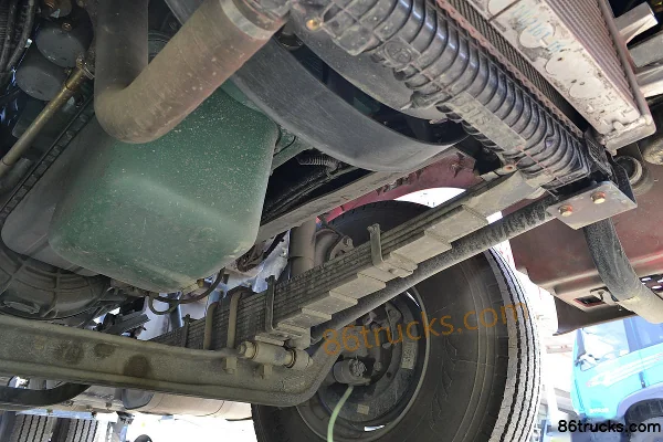 FAW Jiefang J6M Heavy Truck 2013 Model 320 hp 4X2(6 wheels) Tractor Truck Chassis (1) | 86Trucks