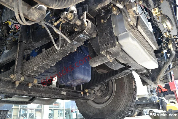 FAW Jiefang Qingdao Xin Hanwei J5M camion lourd 260 ch 4X2(6 roues) tracteur routier LNG Châssis (1) | 86Trucks