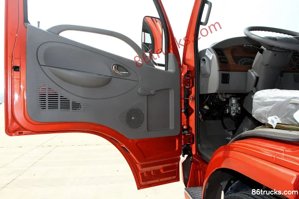 Dongfeng Ruiling M 130hp 4X2(6 wheels) 4.15m Single Row Flatbed Light Truck Cab (1) | 86Trucks