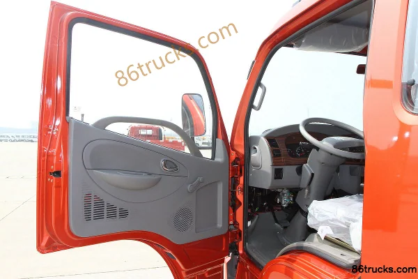 Dongfeng Duolika D6 102hp 4X2(6 wheels) 3.9m Semi-Cab Flatbed Light Truck (1) | 86Trucks
