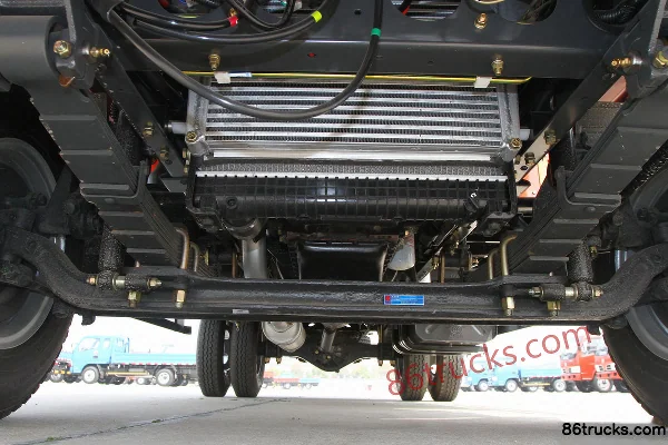 Dongfeng Duolika D6 102hp 4X2(6 wheels) 3.9m Semi-Cab Flatbed Light Truck Chassis (1) | 86Trucks