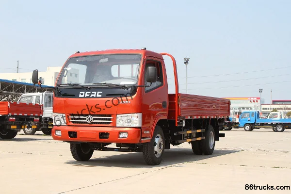 Dongfeng Duolika D6 115 hp 4X2(6 wheels) 4.15m Single Row Flatbed Light Truck Exterior (3) | 86Trucks