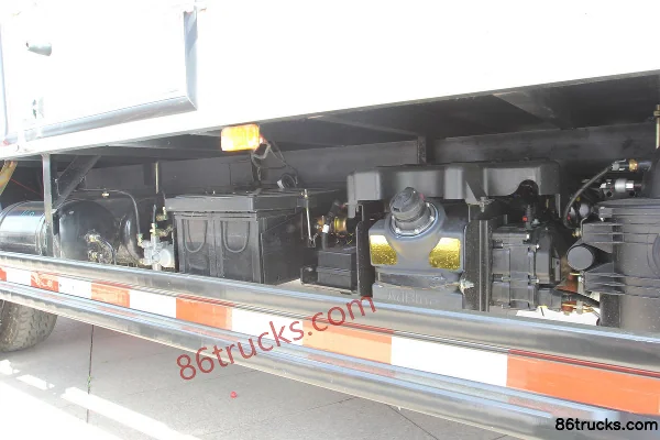 Foton Aoling CTX camion moyen 156 ch 4X2(6 roues) camion porteur fourgon 5,2 m Châssis (1) | 86Trucks