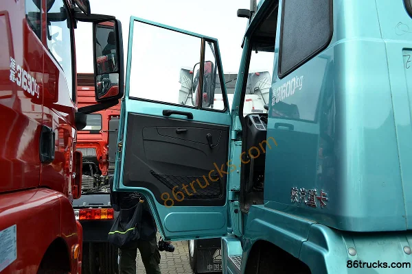 SHACMAN Aolong Heavy Truck 270 hp 4X2(6 wheels) Tractor Truck (Lightweight) Cab (1) | 86Trucks