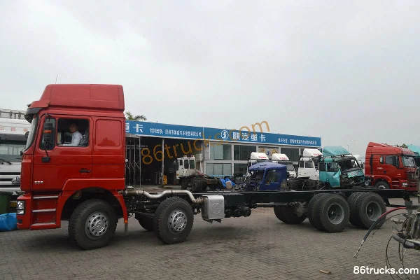 SHACMAN Delong F3000 Enhanced 336hp 8X4(12 wheels) Cargo Truck Chassis Exterior (3) | 86Trucks