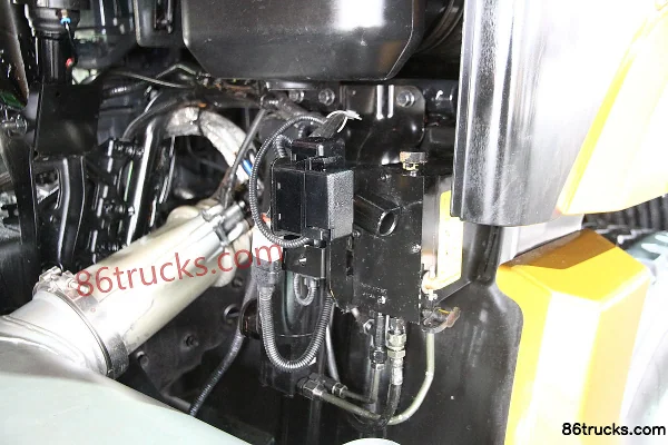 Sichuan Hyundai Chuanghu XCIENT Heavy Truck 300 hp 8X4(12 wheels) 7.6m Dump Truck Chassis (3) | 86Trucks