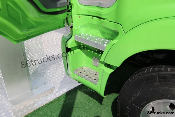 Foton AumanETX 6 Series Heavy Truck 380 hp 6X4(10 wheels) LNG Hazardous Material Tractor Truck Cab (3) | 86Trucks