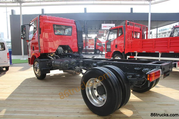 FAW Jiefang J6L 180 hp 4X2(6 wheels) Compressed Garbage Truck (Chassis) Exterior (3) | 86Trucks