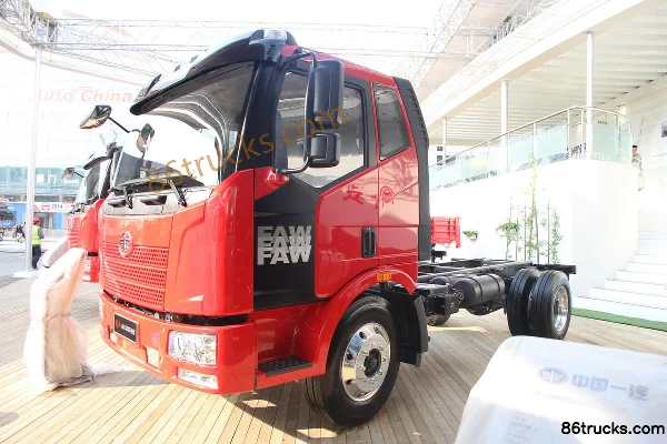 FAW Jiefang J6L 180 hp 4X2(6 wheels) Compressed Garbage Truck (Chassis) Exterior (2) | 86Trucks