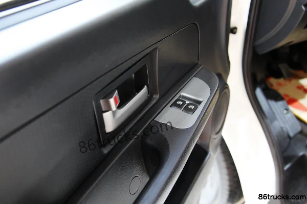 Dongfeng C35 75 hp Enclosed Van Truck Cab (3) | 86Trucks