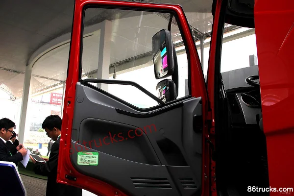 FAW Jiefang J6L 180 hp 4X2(6 wheels) Compressed Garbage Truck (Chassis) Cab (2) | 86Trucks