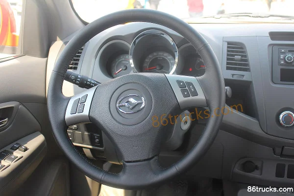 Huanghai N1 2019 New Interior Super Value Edition 2.8T Diesel 108hp 4x2(6 wheels) Double Cab Pickup (N2 Center Console Color Interior) Chass