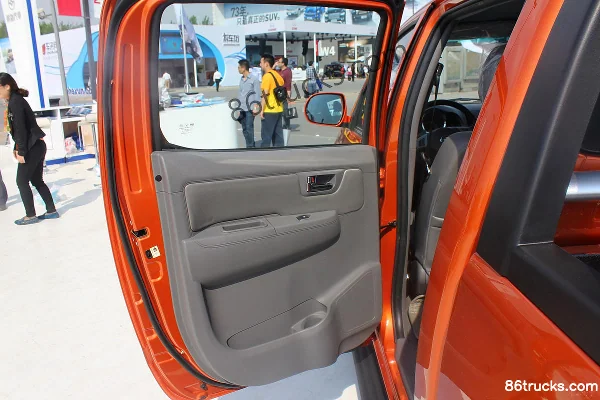 Huanghai N1 2019 New Interior Super Value Edition 2.8T Diesel 108hp 4x2(6 wheels) Double Cab Pickup (N2 Center Console Color Interior) Chass