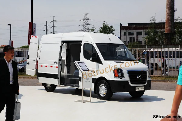 Huanghai Auto Ruitu 150 hp Enclosed Van Truck Exterior