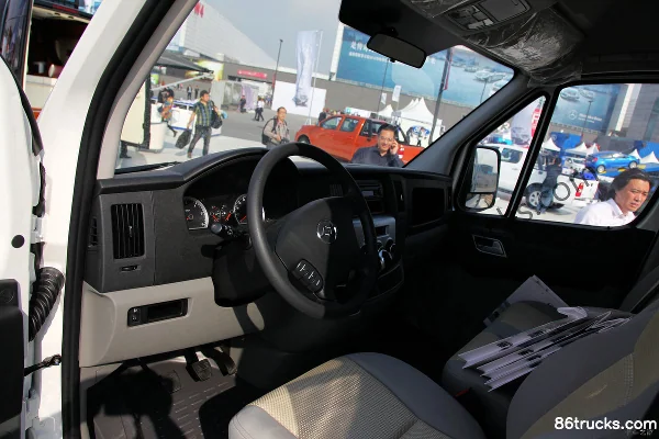 Huanghai Auto Ruitu 150 hp Enclosed Van Truck Cab (3) | 86Trucks