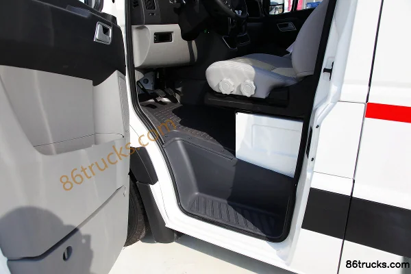 Huanghai Auto Ruitu 150 hp Enclosed Van Truck Cab (1) | 86Trucks