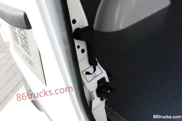 Huanghai Auto Ruitu 150 hp Enclosed Van Truck Cargo Box (1) | 86Trucks
