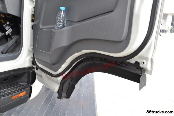 JAC Shuailing H380 141hp 4X2(6 wheels) Single Row Flatbed Light Truck (Right-Hand Drive) Cab (2) | 86Trucks