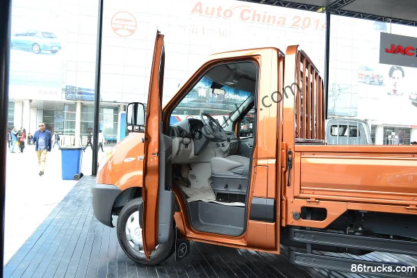 JAC Sunray 6 Series 120 hp 4X2(6 wheels) 3570 wheelbase Single Row Flatbed Light Truck Cab (1) | 86Trucks