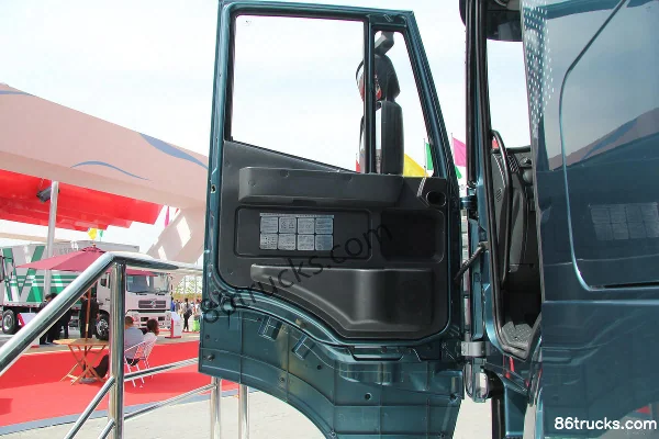 SAIC Hongyan Genlyon C100 Heavy Truck Changtu Edition 390 ch 6X4(10 roues) Tractor Truck Cabine (3) | 86Trucks