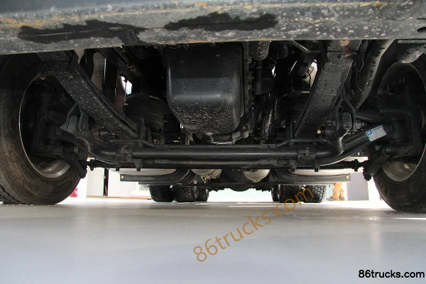 SAIC Hongyan Genlyon C100 Heavy Truck Changtu Edition 390 ch 6X4(10 roues) Tractor Truck Châssis (1) | 86Trucks