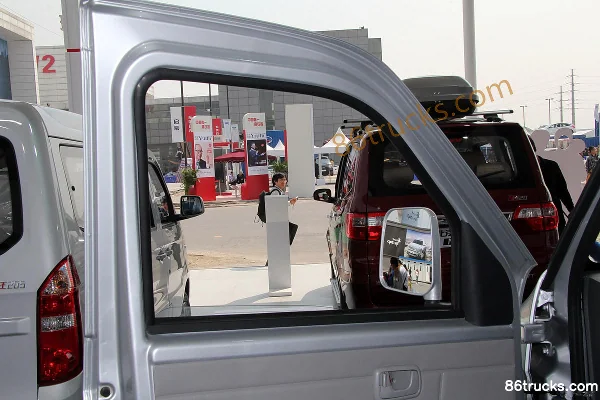 BAIC Weiwang 2014 1.0L 61 ch 4X2(6 roues) essence 2,5 m plateau simple rangée mini camion (T205-D) Cabine (2) | 86Trucks