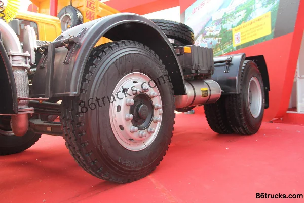Dayun N8E Heavy Truck 380 hp 6X2(8 wheels) Tractor Truck Chassis (2) | 86Trucks