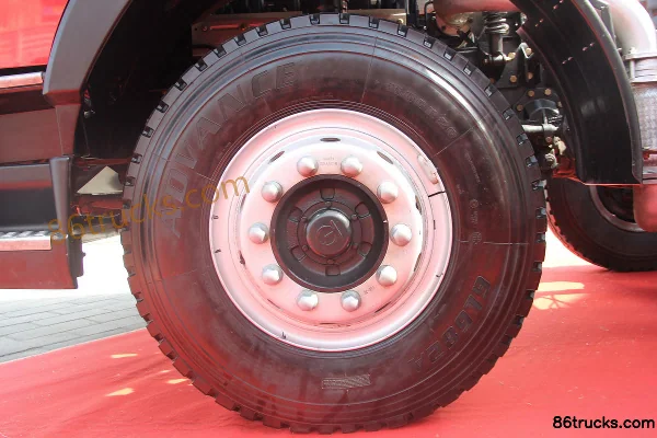 Dayun N8E Heavy Truck 380 hp 6X2(8 wheels) Tractor Truck Chassis (1) | 86Trucks