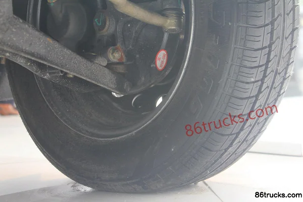 Dongfeng K01H 2014 1.21L 87 ch 4X2(6 roues) diesel 2,4 m semi-cabine fourgon mini camion Châssis (1) | 86Trucks