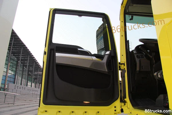 MAN TGX Series Heavy Truck 480 hp 6X2R Tractor Truck (Model: 28.480) Cab (2) | 86Trucks