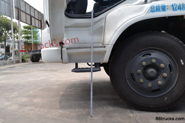 Dongfeng Commercial Vehicle Tianjin Medium Truck 180 hp 4X2(6 wheels) 7.7m Van Cargo Truck Cab (3) | 86Trucks