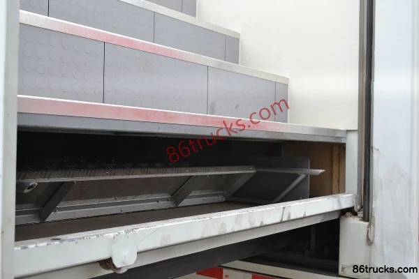 Dongfeng Commercial Vehicle Tianjin Medium Truck 180 hp 4X2(6 wheels) 7.7m Van Cargo Truck Body (1) | 86Trucks