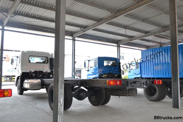 Dongfeng Commercial Vehicle Tianjin Medium Truck 180 hp 4X2(6 wheels) 7.7m Van Cargo Truck Chassis (Overdrive) Exterior (3) | 86Trucks