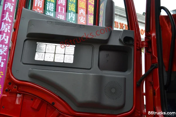 SAIC Hongyan Genlyon C100 Heavy Truck Heavy-Duty Version 390 hp 6X4(10 wheels) Tractor Truck Cab (2) | 86Trucks