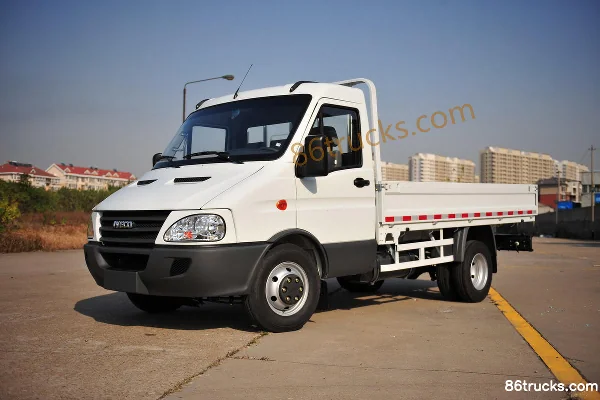 IVECO Ouba K42 2.8L 140 hp 4X2(6 wheels) Diesel 4.1m Single Row Stake Mini Truck Exterior (2) | 86Trucks