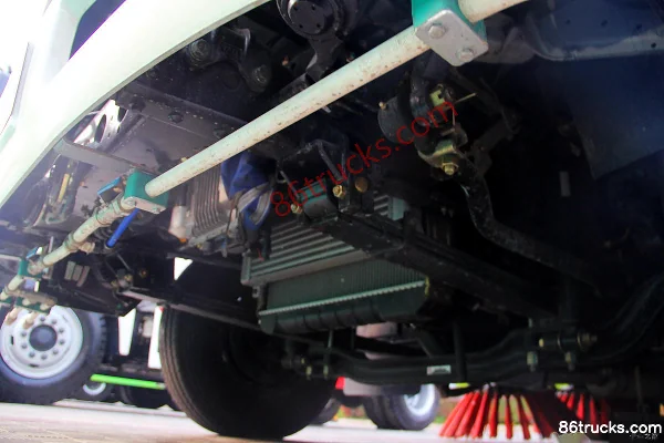 Foton Aumark Série 3 143 ch 4X2(6 roues) balayeuse (marque Yajie) Châssis (2) | 86Trucks