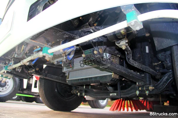 Foton Aumark Série 3 143 ch 4X2(6 roues) balayeuse (marque Yajie) Châssis (1) | 86Trucks