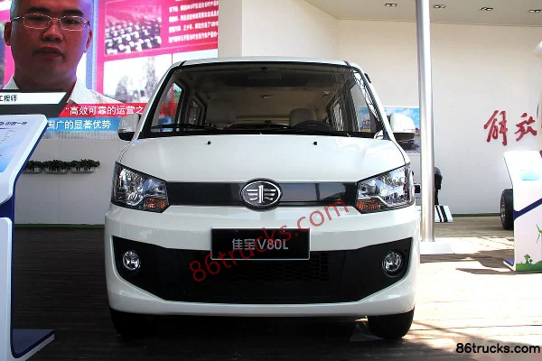FAW Jiabao V80L 102 hp 1.5L Large Minivan Exterior