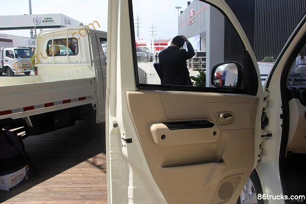 FAW Jiabao V80L 102 hp 1.5L Large Minivan Cab (1) | 86Trucks