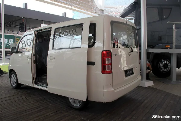 FAW Jiabao V80 102 hp 1.5L Large Minivan Exterior (3) | 86Trucks