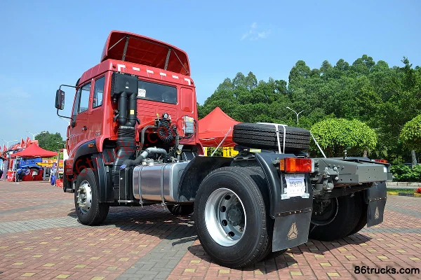 Sinotruk Steyr M5G heavy truck 2016 model 240 hp 4X2(6 wheels) tractor truck Exterior (3) | 86Trucks