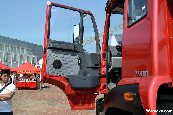 Sinotruk Steyr M5G heavy truck 2016 model 240 hp 4X2(6 wheels) tractor truck Cab (1) | 86Trucks