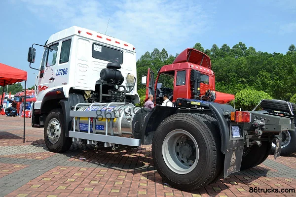 Sinotruk New Yellow River M5G Medium Truck 240hp 4X2(6 wheels) LNG Tractor Truck Exterior (2) | 86Trucks
