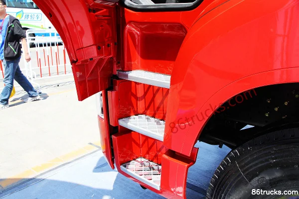 FAW Jiefang Qingdao TianV heavy truck 430 hp 6X4(10 wheels) LNG tractor truck (China VI) Cab (3) | 86Trucks