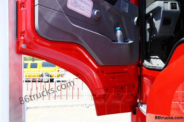 FAW Jiefang Qingdao TianV heavy truck 430 hp 6X4(10 wheels) LNG tractor truck (China VI) Cab (2) | 86Trucks