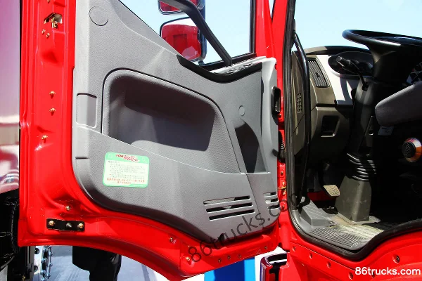 FAW Jiefang J6L Édition Elite 7.4L LNG 290 ch 4X2(6 roues) FAW Jiefang 8 vitesses toit surélevé 6,75 m camion porteur à plateau Cabine (1)