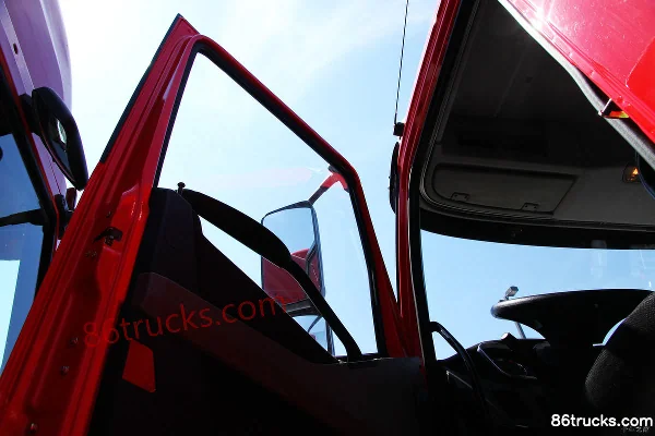 FAW Jiefang J6P Heavy Truck 375 hp 6X4(10 wheels) 5.8m LNG Dump Truck Cab (1) | 86Trucks