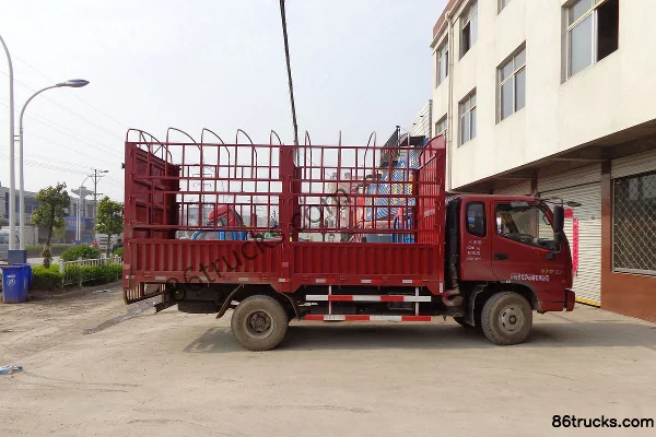 Shijun Sikate 130hp 4X2(6 wheels) 4.8m semi-row stake truck Exterior (3) | 86Trucks